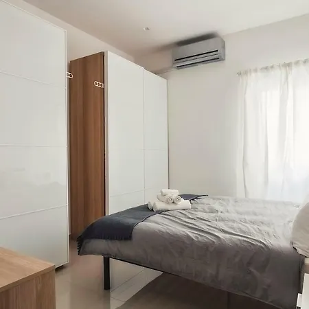 Bright In St Julians - Free Parking Apartment
